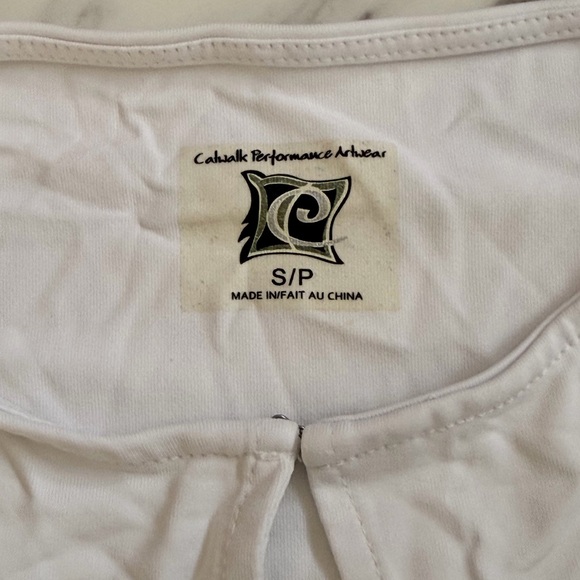 Sleeveless White Keyhole Crop Top with Elastic Hem - Picture 3 of 3